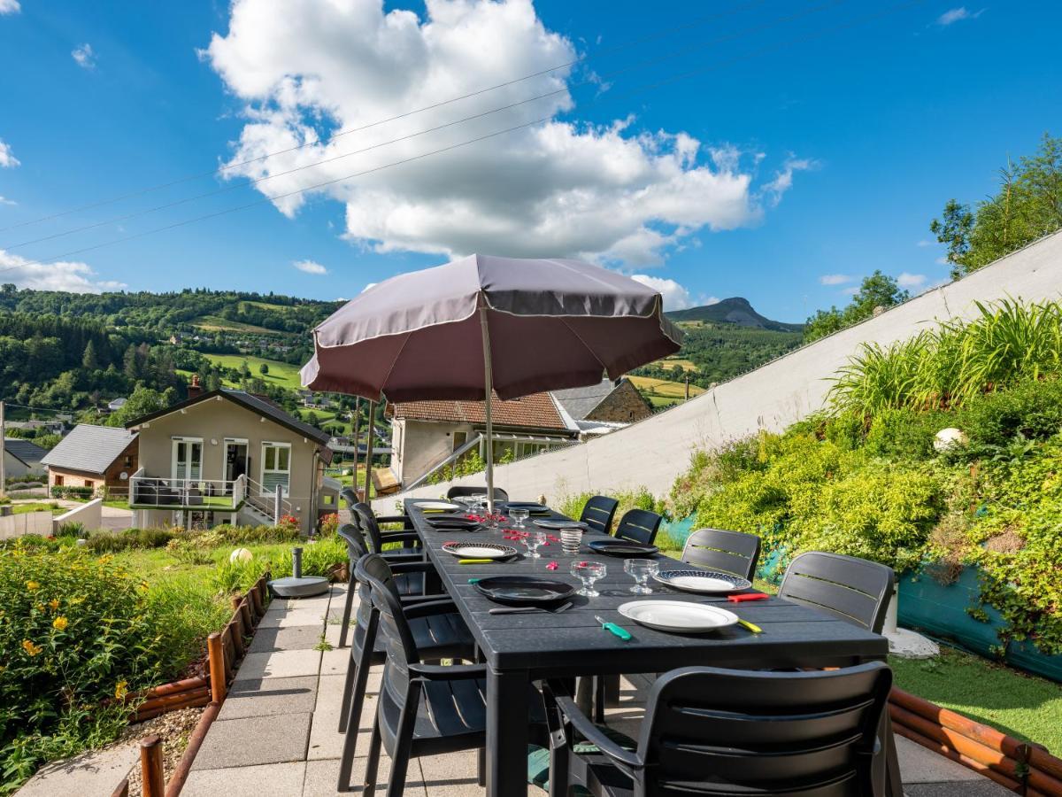 Stunning 4-Bed House In La Bourboule Vila Exterior foto